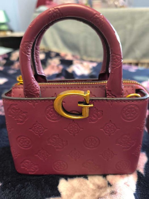 Оригинална малка чанта Guess