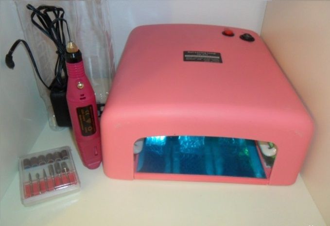 Kit unghii gel-lampa UV,pila electrica,geluri color, suport -TRENDY