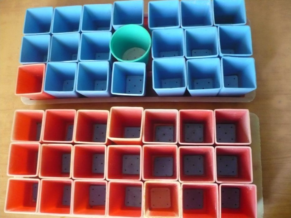 Пластиковые горшочки для выращ. рассады овощей и цветов на подоконнике