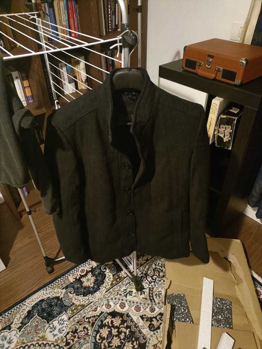 Palton negru de iarna pentru barbati, captusit cu casmir, marime 46