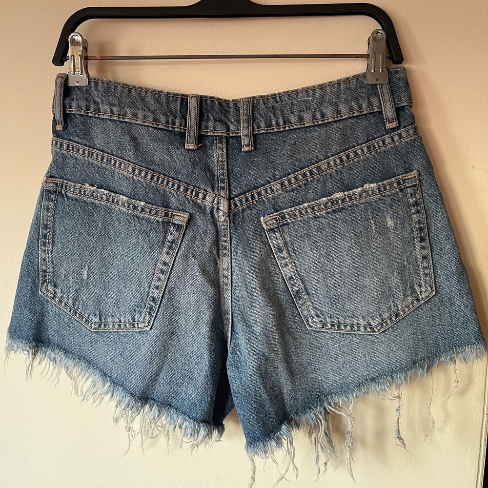 Дамски къси панталони Zara