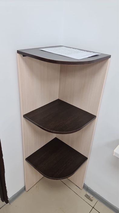 Продается шкаф для одежды, и шкафчик для раздевалки