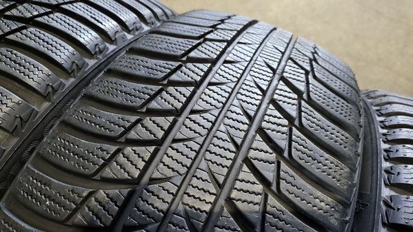 225/45/18 BRIDGESTONE 4бр