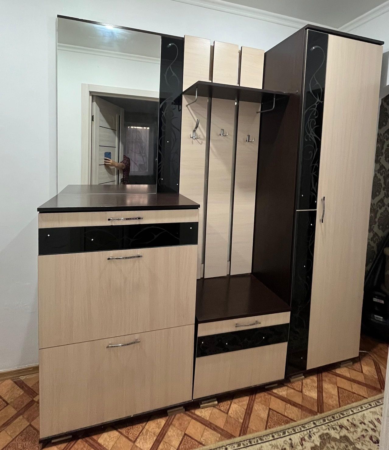 Продам срочно!прихожая