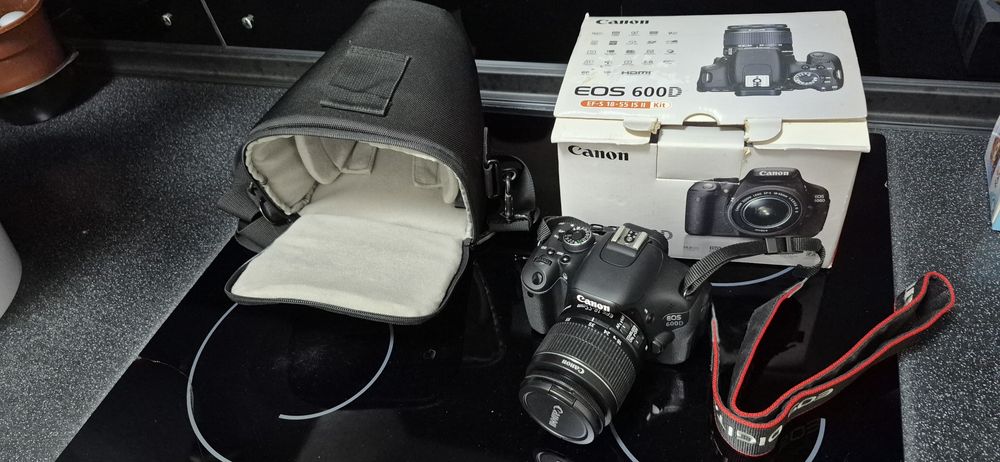 Canon 600 D фотокамера