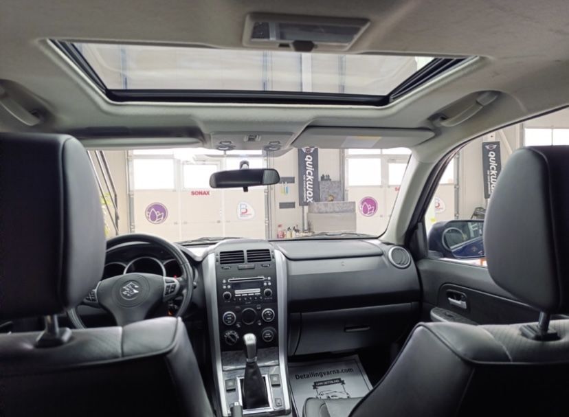 Suzuki Grand Vitara 2.4i Бензин - 2011г.