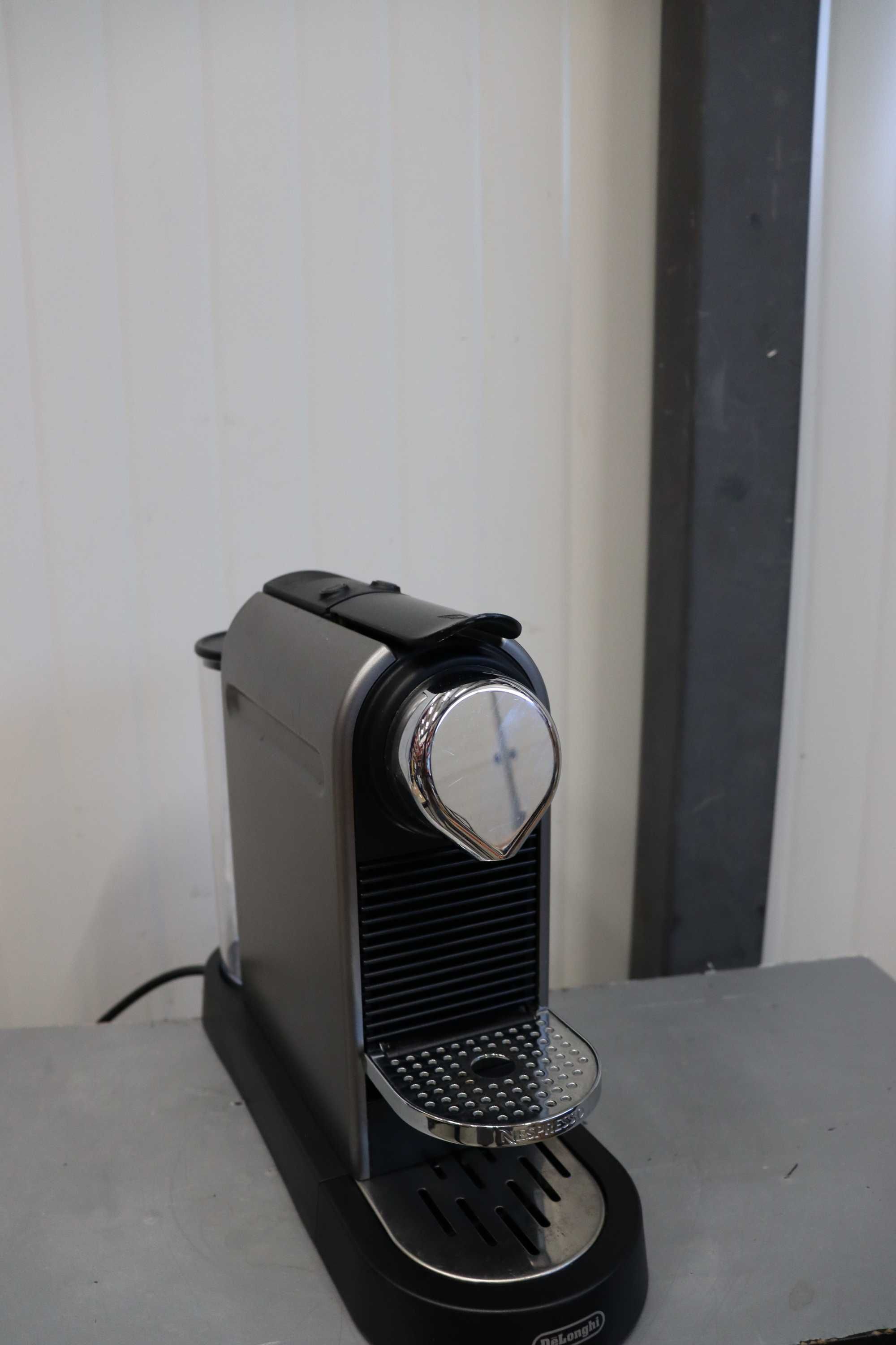 Кафемашина с капсули Krups Nespresso XN7001, машина за еспресо