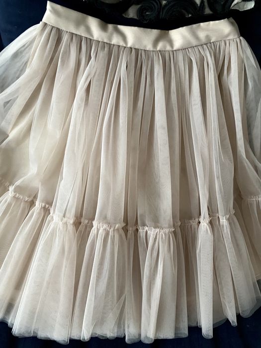 Комплект бюстие и пола пачка. Black november. Само 300 лв !