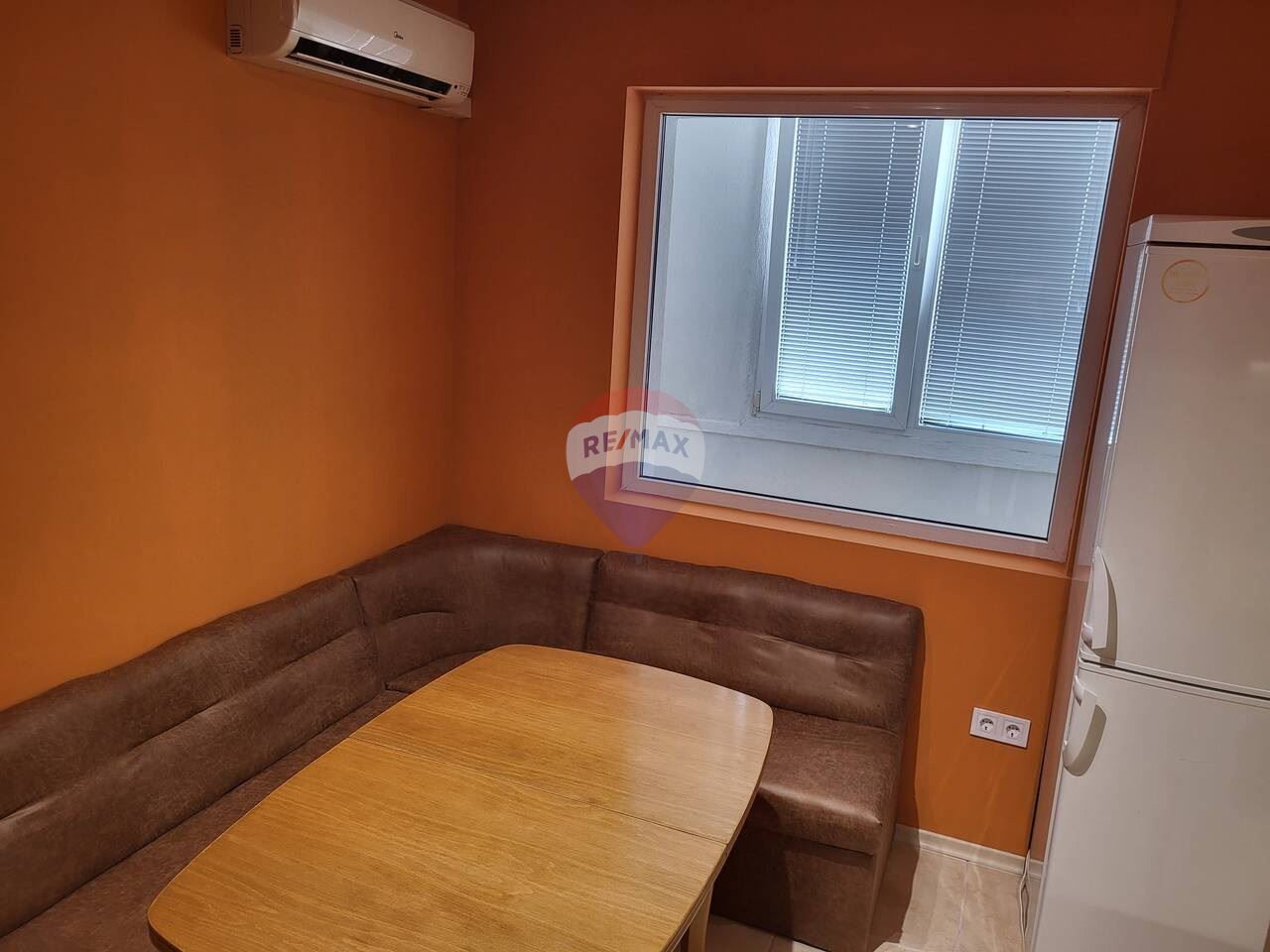 Тристаен апартамент под наем, Цветен кв.,гр.Варна ДВ 3997