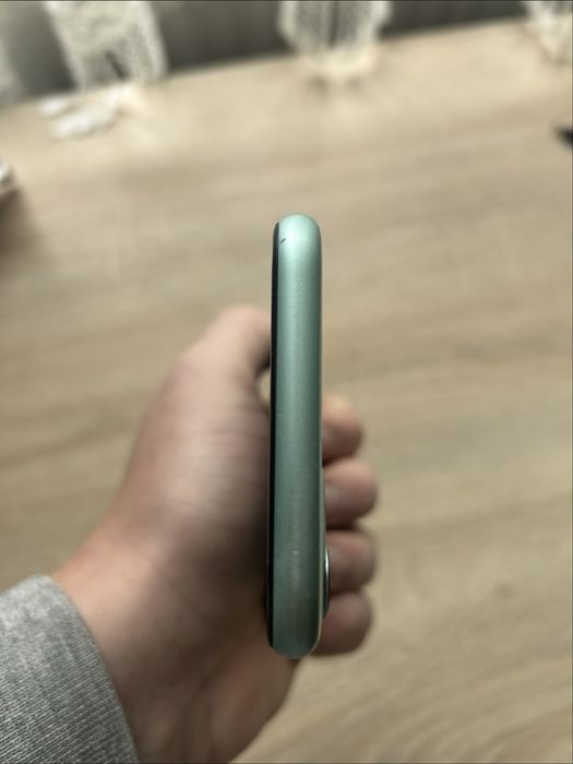 Vand iphone 11 perfect fuctional sanatate la baterie 78 64 gb