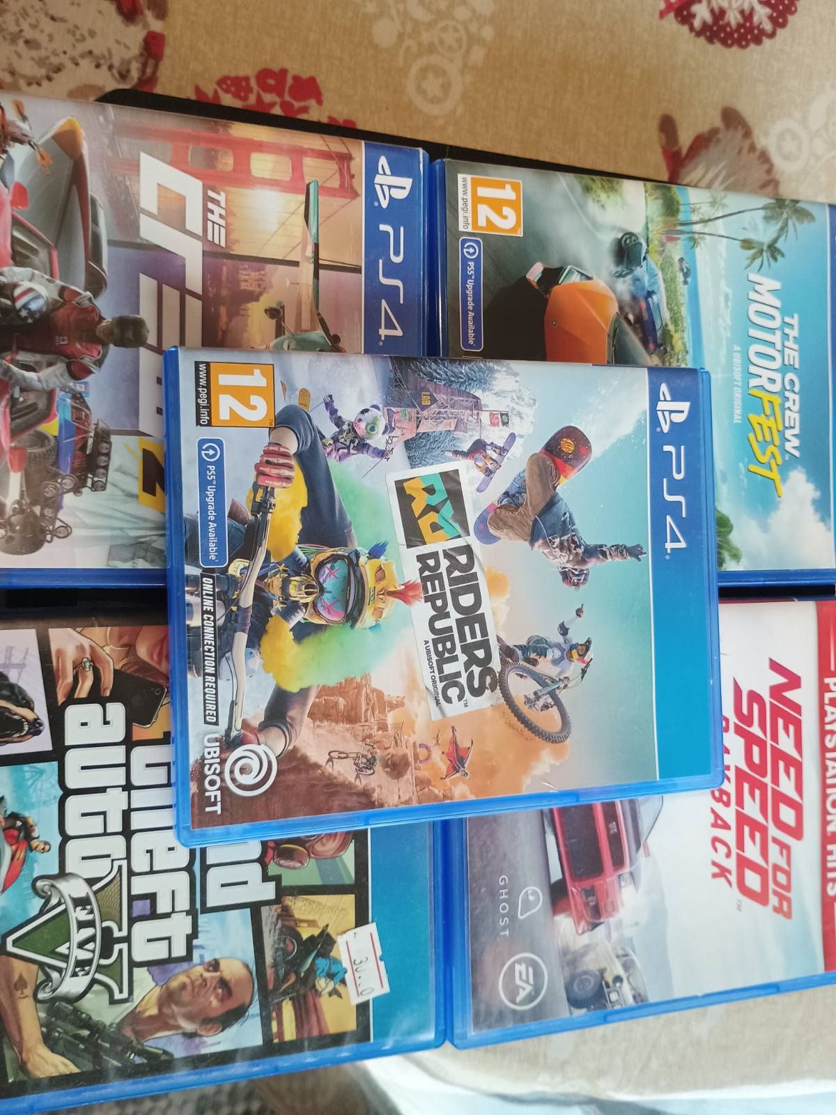 Ps4 slim l 1TB с пет игри и нов джойстик