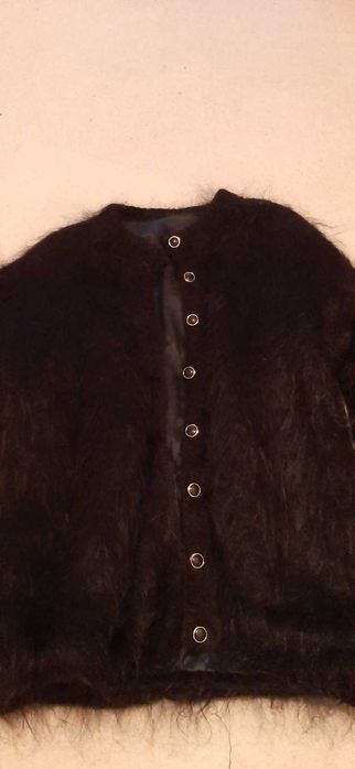 Черна жилетка,ръчно плетиво от ангорска прежда