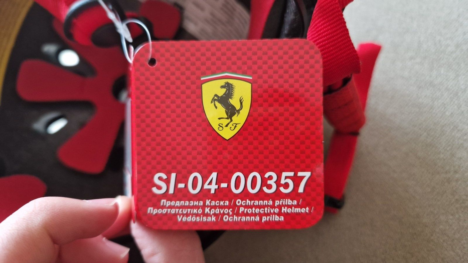 Черна каска Ferarri с ПОДАРЪК