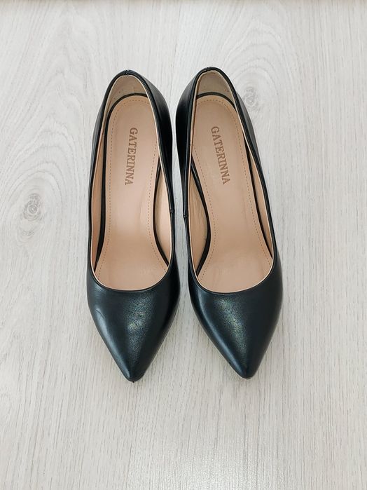 Черные базовые туфли лодочки