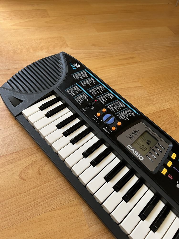Синтезатор / йоника Casio