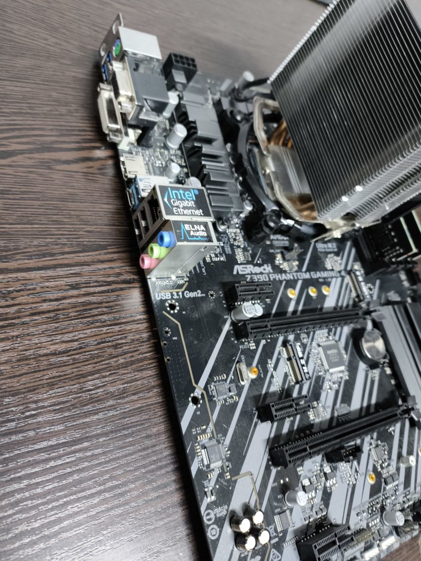 Asrock Phantom Gaming Z390+i5 8400+16Gb