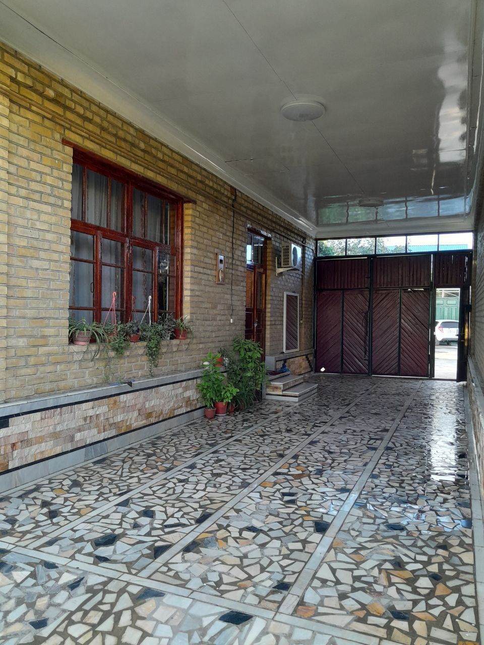 Кармана марказидан ховли 5.5 сотих. Бозор, мактаб, бальница, парк бор