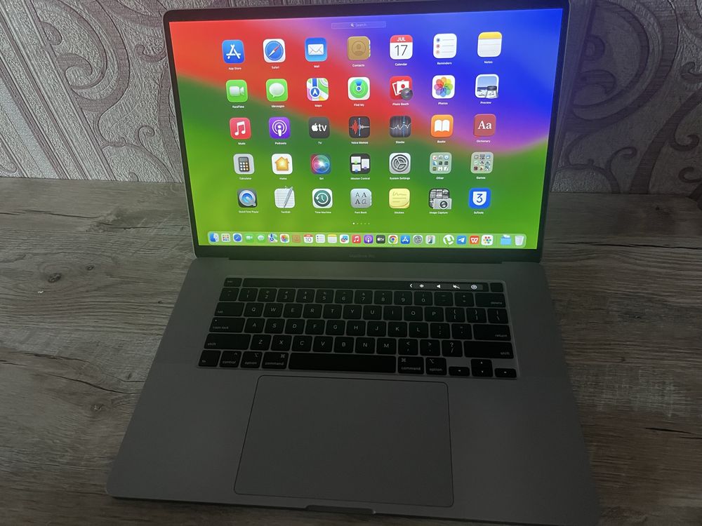 Macbook pro 16 ssd 1tb ram 16gb core i9