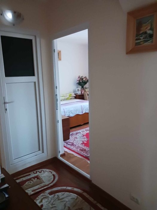 Vând apartament 3 camere, zona Traian