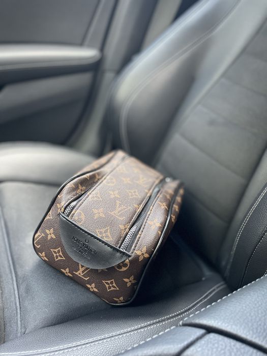 Несесер в черно,кафяво и черно и сиво