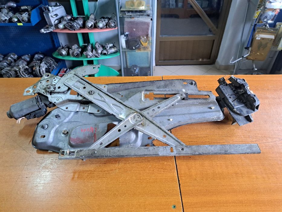 Macara electrica dreapta față Renault Laguna 1 1994-2001
