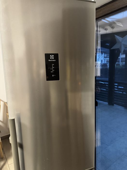 Frigider / Combina frigorifica Electrolux A++ 349 l, stare impecabila