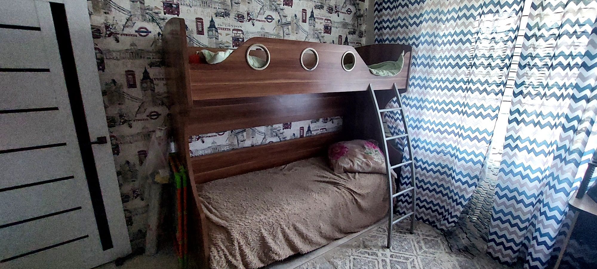 Продам двухяростную кровать