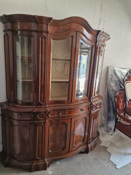 Vitrine din Lemn Masiv Diverse Modele si Marimi