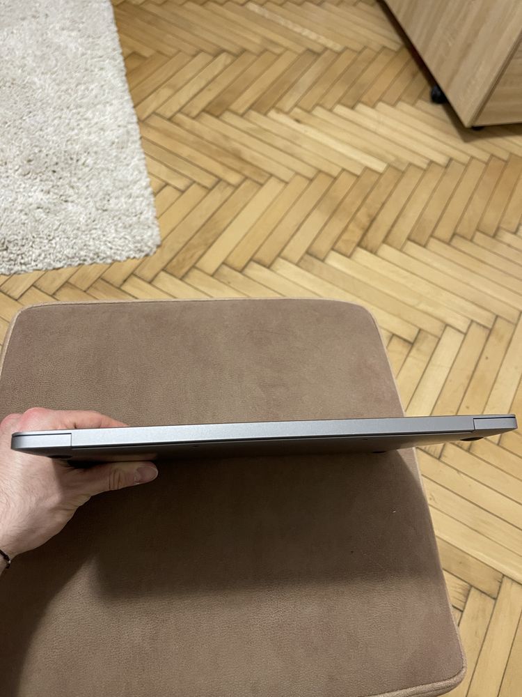 Macbook air 2019, 13 inch, 8 GB RAM, 128GB SSD, i5 1,6-3,6 GHZ