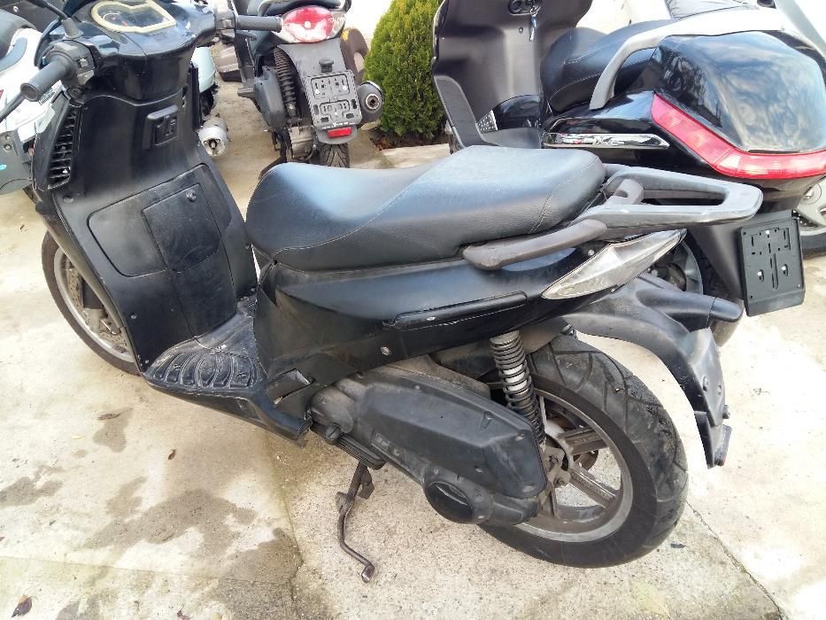 продавам aprilia sport sity 200 125 на части
