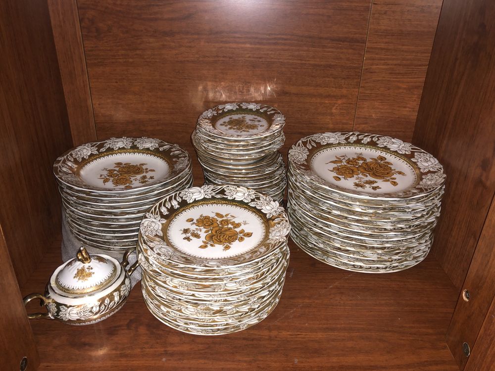 Продам столовый сервиз на 12 персон, 138 предметов.