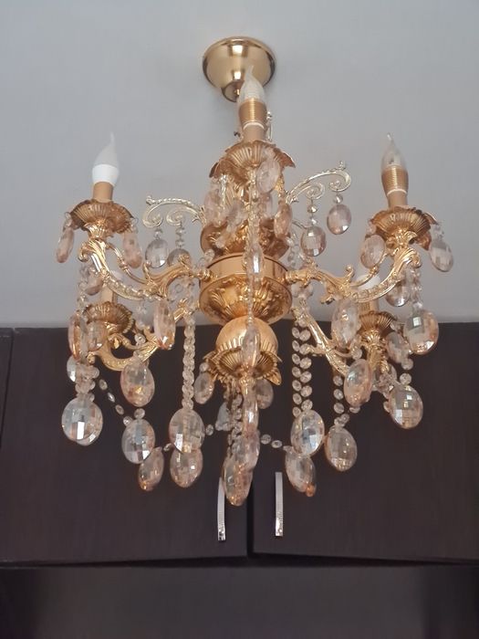 Продам класическую люстру в идиальном состоянии