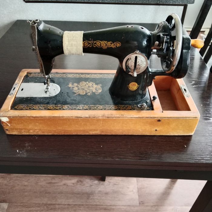 Продам швейную машинку