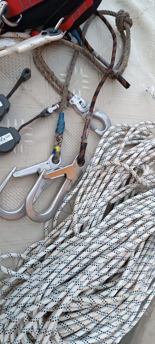 Vestă de siguranță Fall Safe și echipamente alpinism utilitar