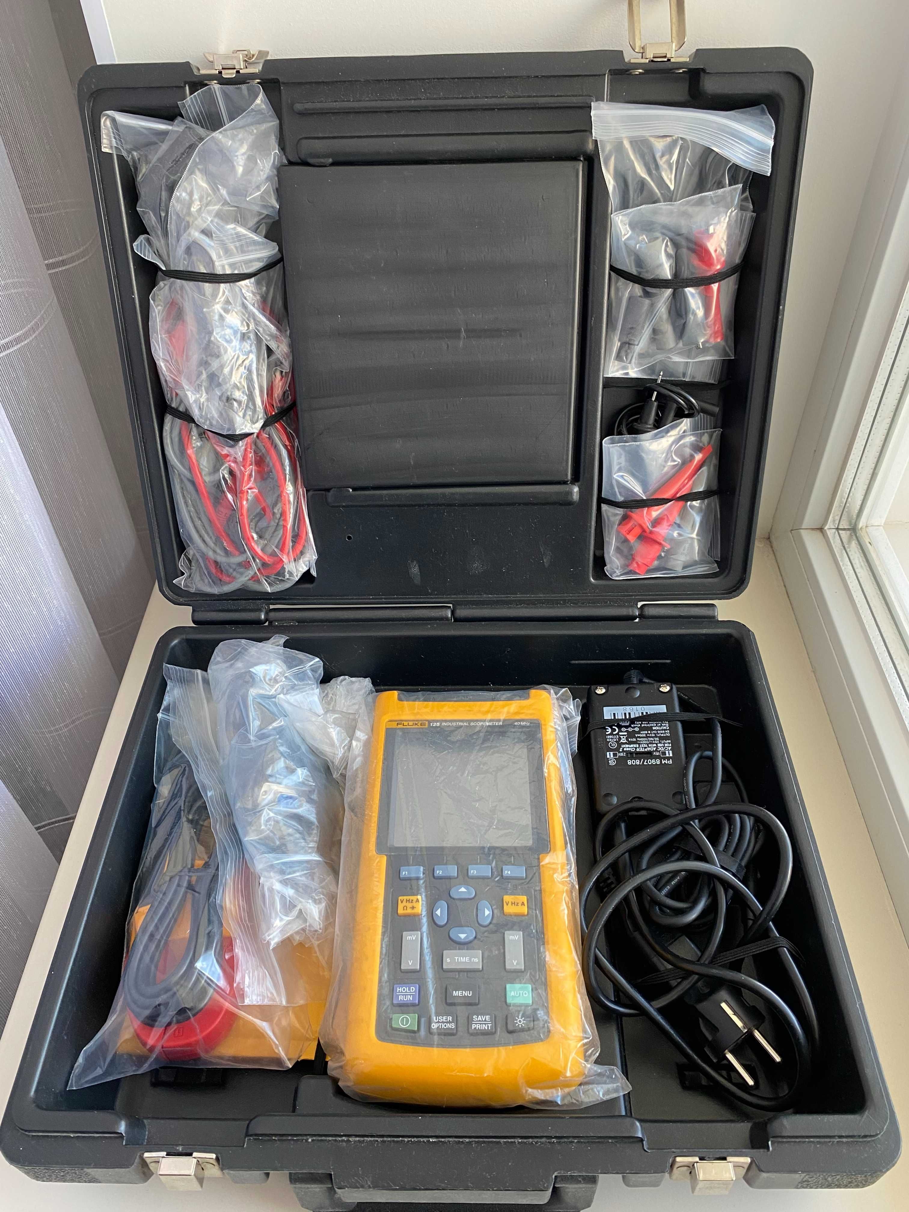 Осциллограф Мультиметр Fluke 125 S, Новый, в Отличном Качестве, Дёшево