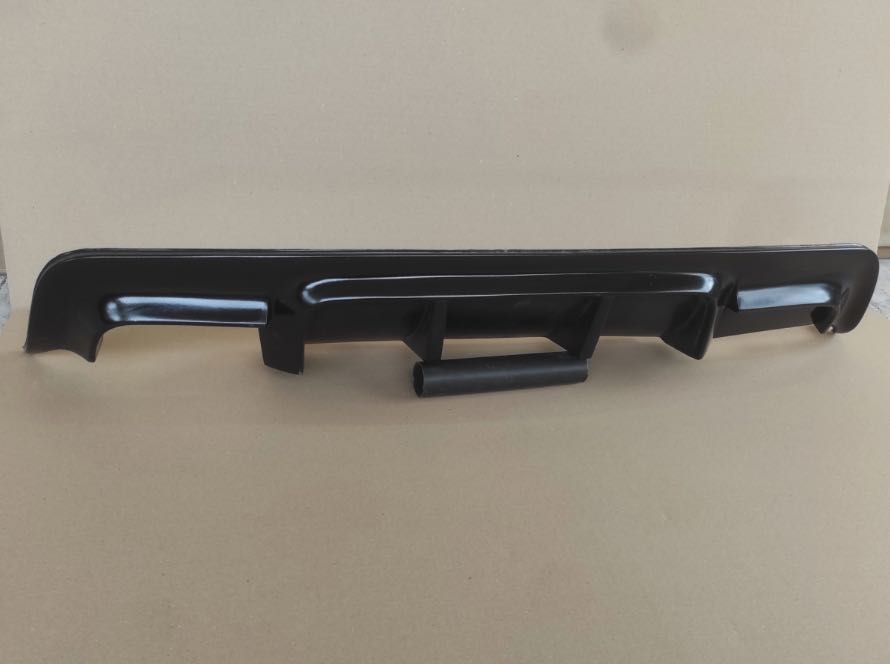 Единичен дифузьор BMW E60/E61 Oребрен – Черен гланц - БМВ Тунинг