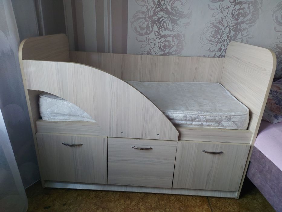 Продам детскую кроватку