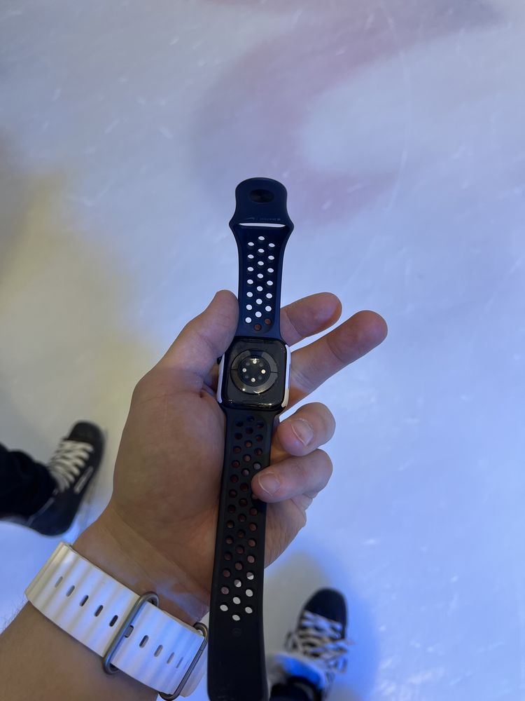 Продаю Apple Watch Nike 42 Mm