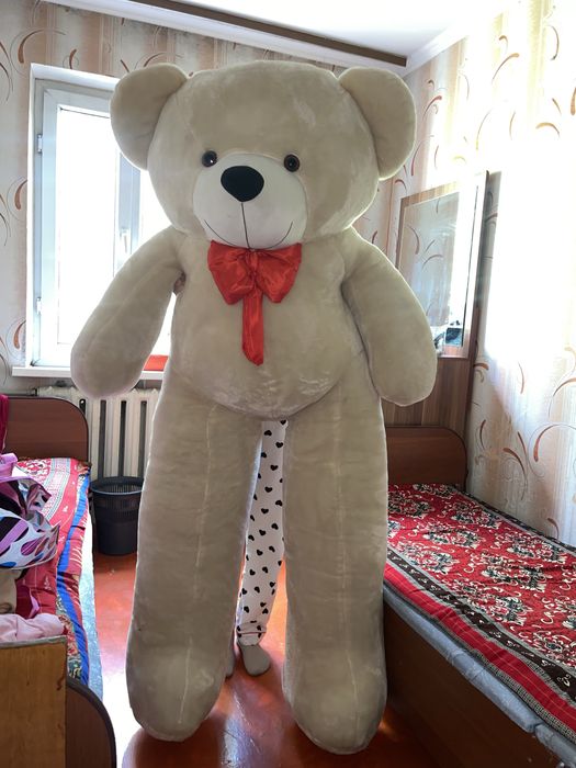 Продаётся мишка 2 метра,новый,только вчера купил.