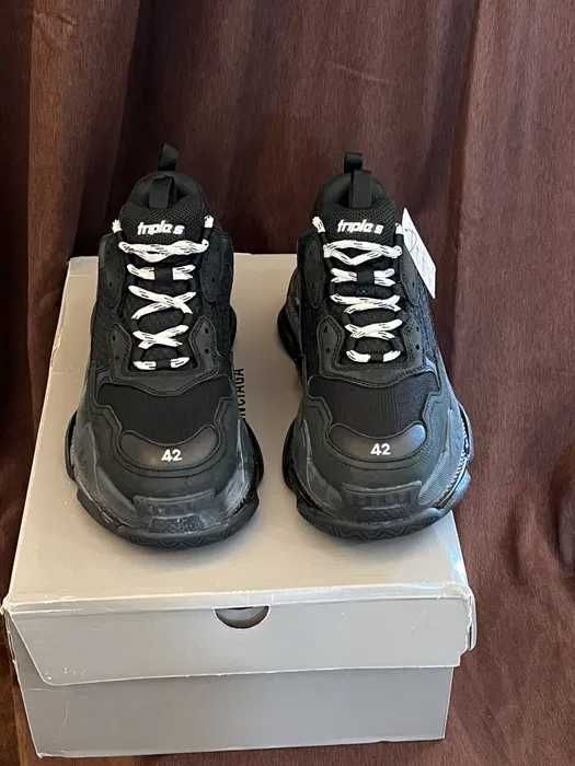 balenciaga triple s clear sole