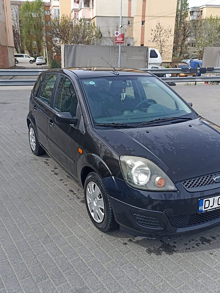 Vând Ford fiesta 2007 1.3 benzina