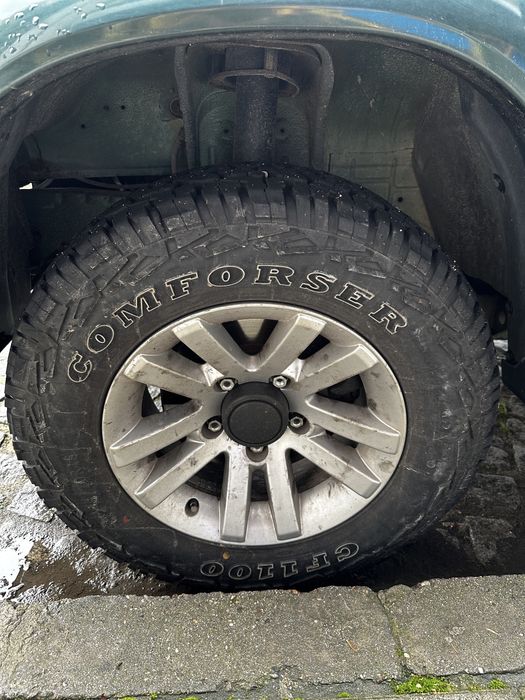 Продават се гумите 235/70/16