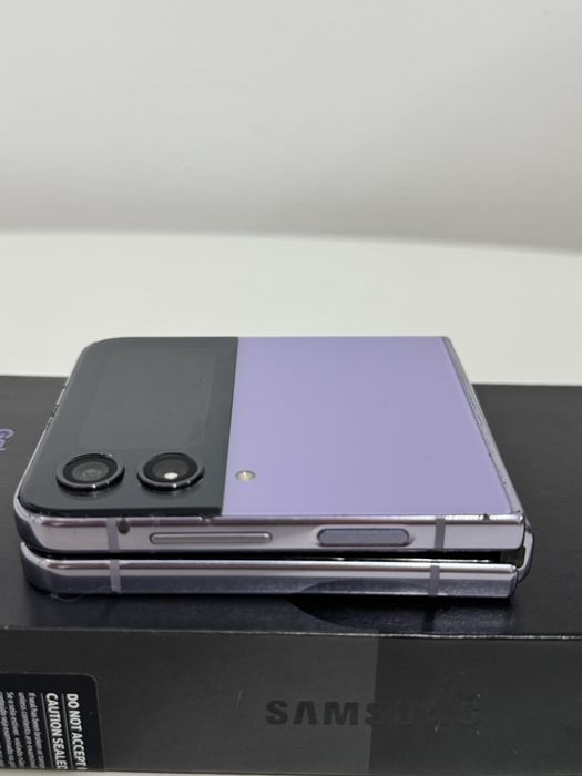 Samsung Galaxy Z Flip4