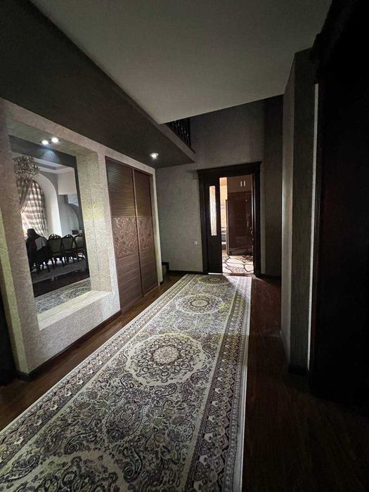 Продаётся 3х-комнатная метро Беруний