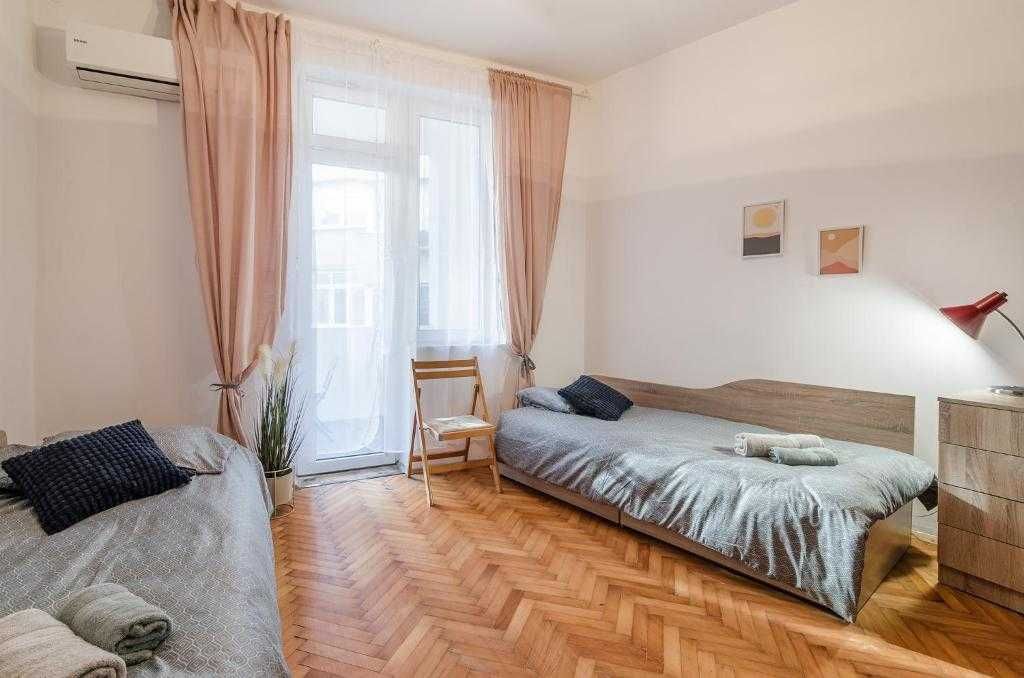 Дава се под наем Четиристаен апартамент в Варна, Автогара - 100 кв.м за 765 € - Снимка #3