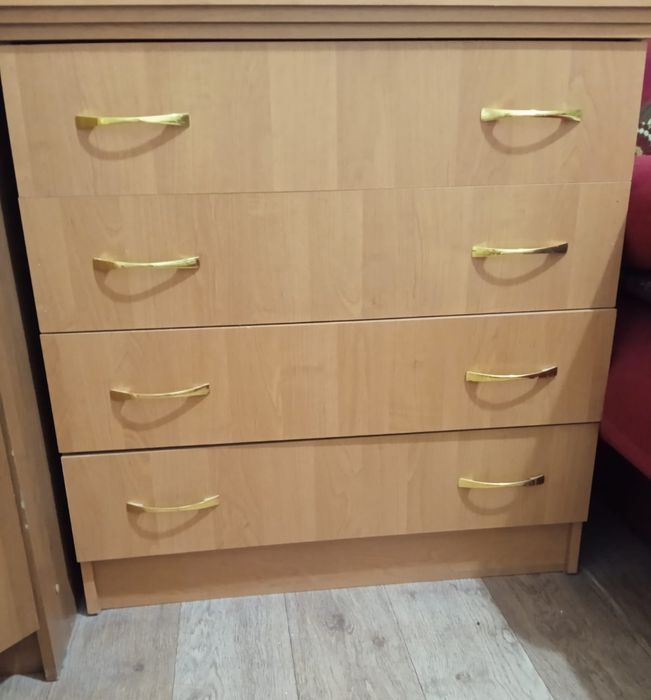 Комод с 4мя ящиками б/у