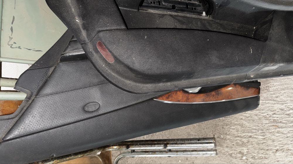 Салон за Mercedes W211