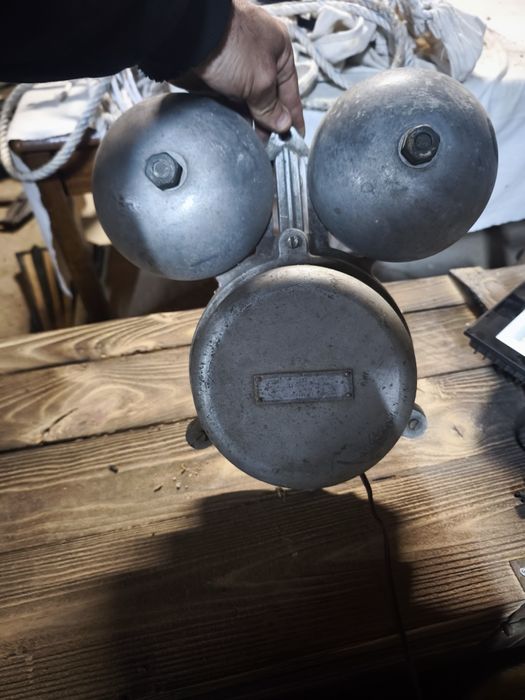 Звънец с огромни размери