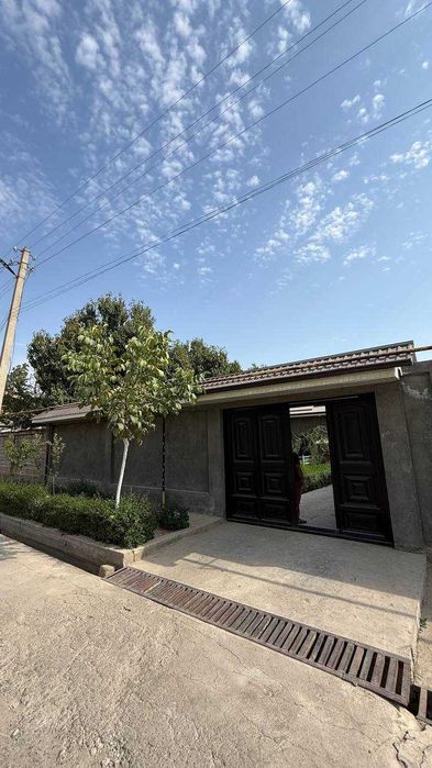 Срочно уй сотилади. Гишт Куприк, Уч Кахрамон. 3 сотка