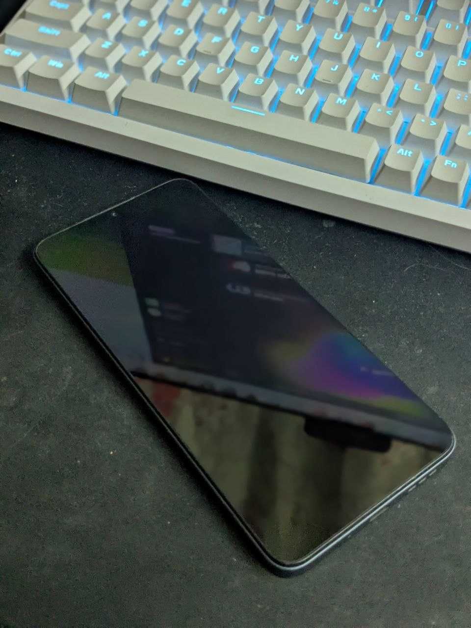 продаю телефон Xiaomi Redmi 13c  256\8 gb